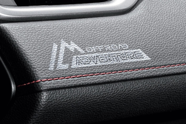 “OFFROAD package”専用マーク(レーザー刻印)