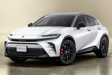 （左）：特別仕様車 SPORT RS “THE 70th” （ベース車両はSPORT RS）