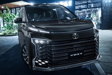 【モデル入り素材】S-Z（ハイブリッド・2WD・7人乗り）